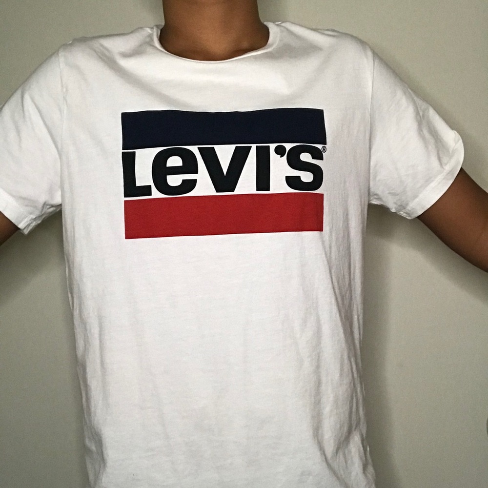 Levi’s t-shirt